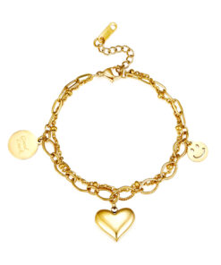 Bracelet doré à breloques orné d'un coeur et d'un pendentif