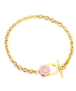 Bracelet gourmette en acier doré orné d'un fermoire pendentif papillon