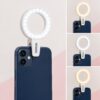 Visuel de présentation illustratif d’un anneau lumineux LED à pince sur smartphone